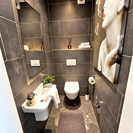 Inviting With Parking And Scenic View Appartement